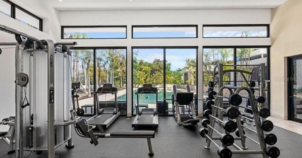 Fitness Centers With Pools Near Me Hero Banner
